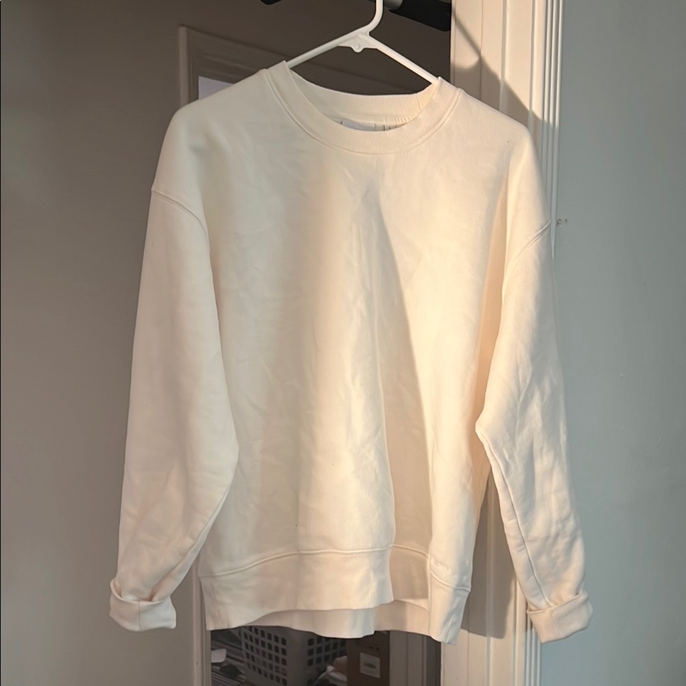 Aritzia Cream crewneck sweatshirt